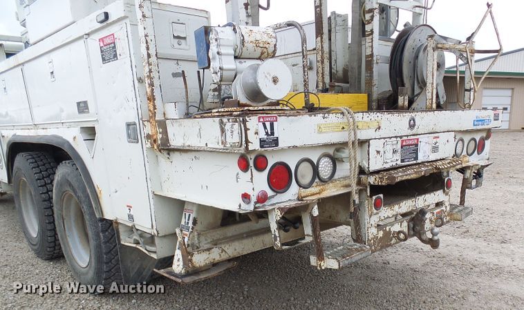 image for item DG2141 2001 International 4900  digger derrick truck