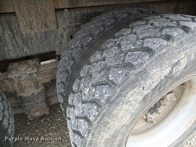 image for item DG2141 2001 International 4900  digger derrick truck