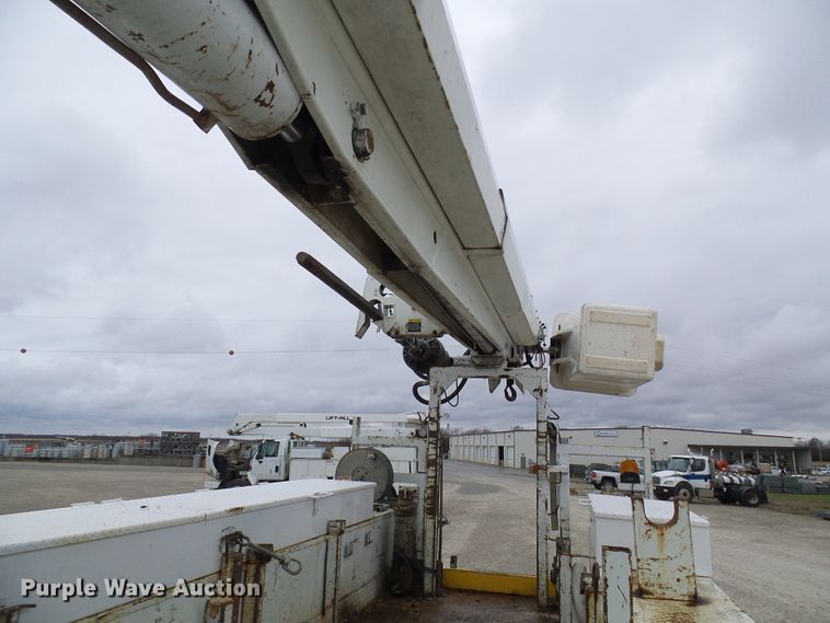 image for item DG2141 2001 International 4900  digger derrick truck