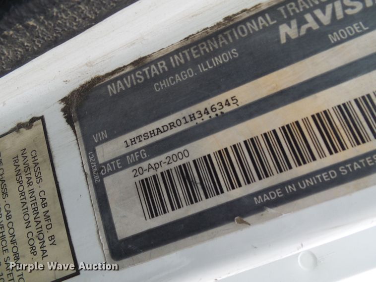 image for item DG2141 2001 International 4900  digger derrick truck