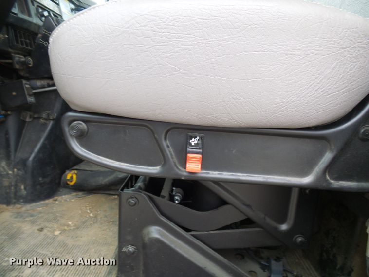 image for item DG2141 2001 International 4900  digger derrick truck