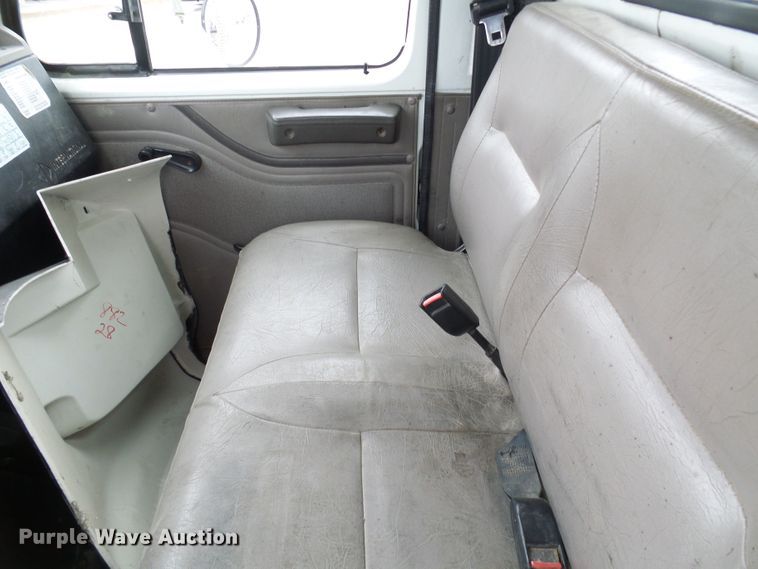 image for item DG2141 2001 International 4900  digger derrick truck