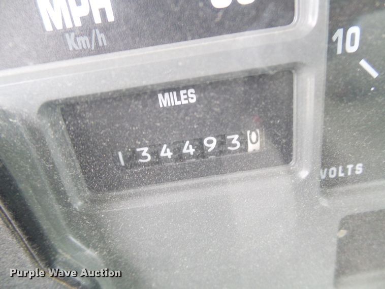 image for item DG2141 2001 International 4900  digger derrick truck