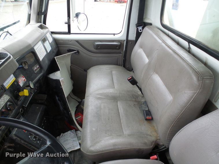 image for item DG2141 2001 International 4900  digger derrick truck