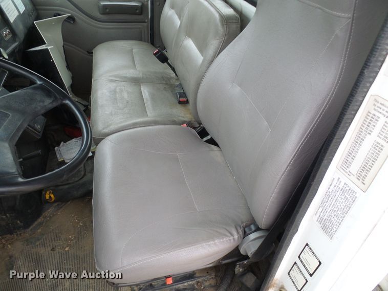 image for item DG2141 2001 International 4900  digger derrick truck