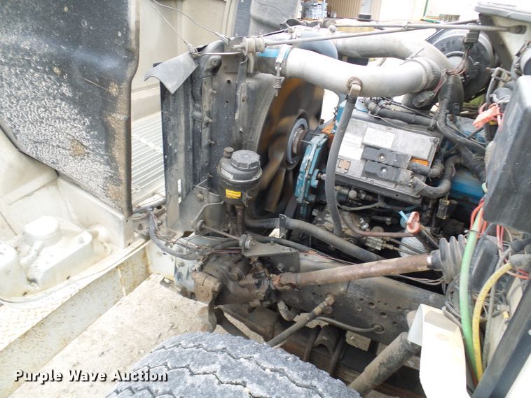 image for item DG2141 2001 International 4900  digger derrick truck