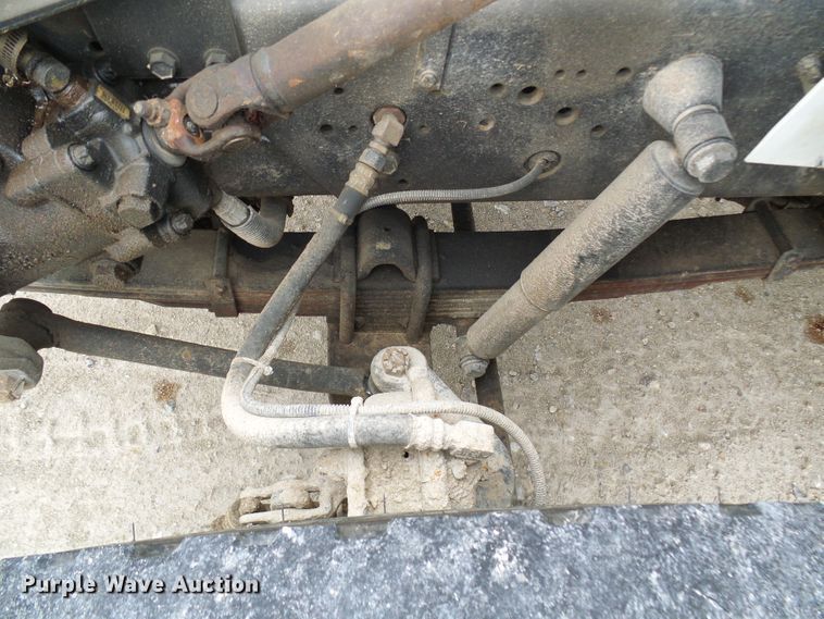 image for item DG2141 2001 International 4900  digger derrick truck