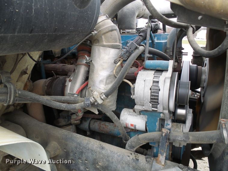 image for item DG2141 2001 International 4900  digger derrick truck