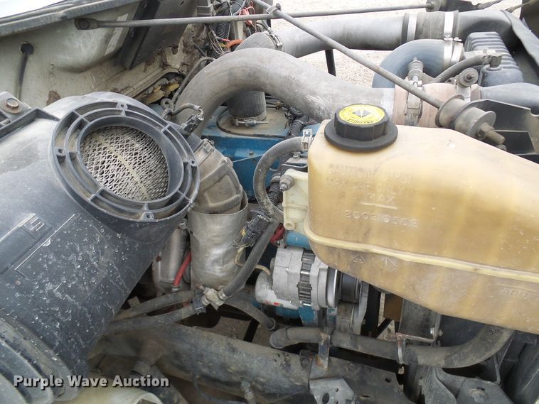 image for item DG2141 2001 International 4900  digger derrick truck