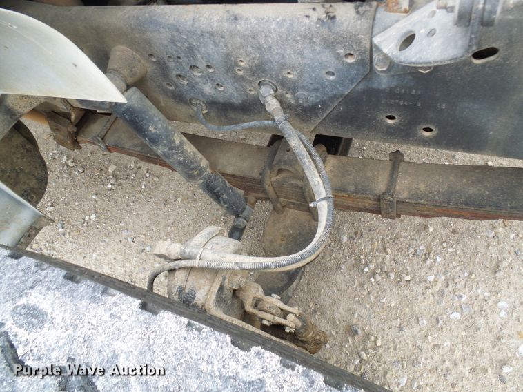 image for item DG2141 2001 International 4900  digger derrick truck