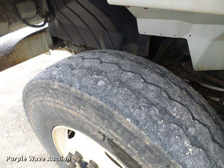 image for item DG2142 2006 International 7400  bucket truck