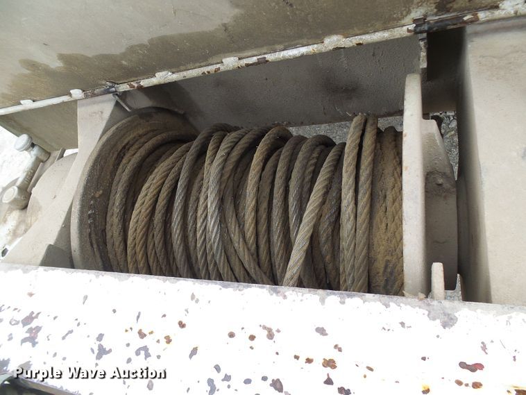 image for item DG2142 2006 International 7400  bucket truck