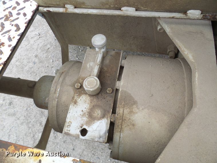 image for item DG2142 2006 International 7400  bucket truck