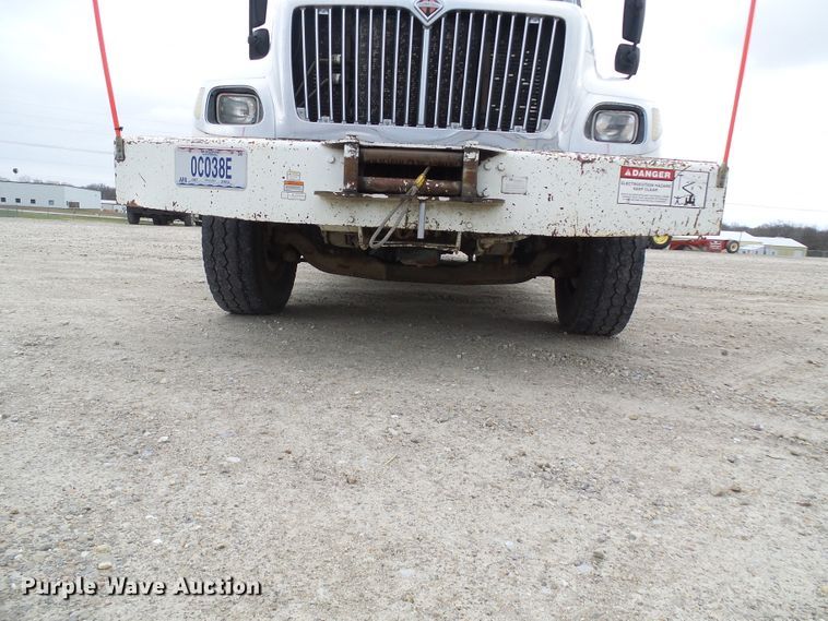 image for item DG2142 2006 International 7400  bucket truck