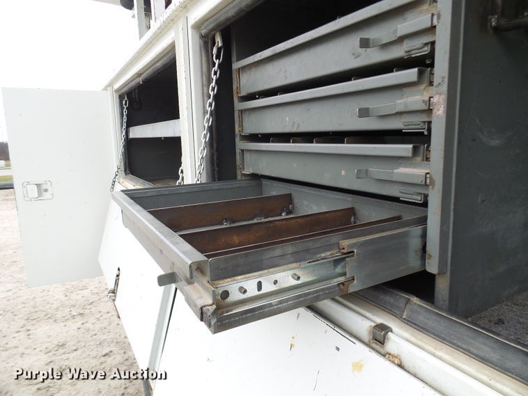 image for item DG2142 2006 International 7400  bucket truck