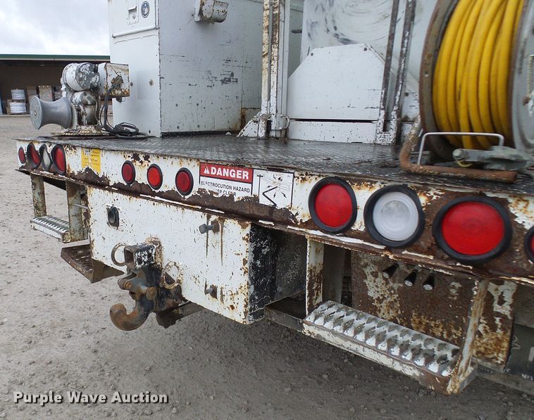 image for item DG2142 2006 International 7400  bucket truck