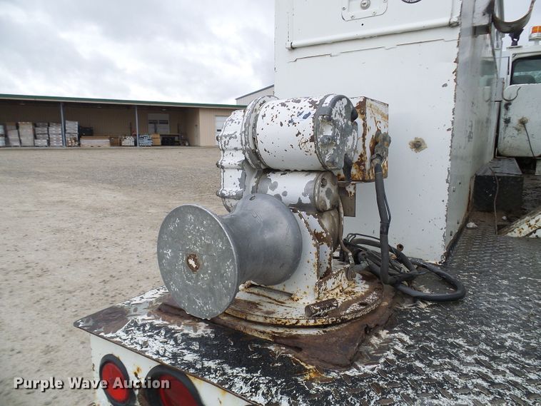 image for item DG2142 2006 International 7400  bucket truck