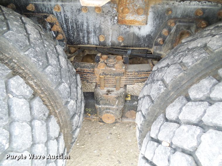 image for item DG2142 2006 International 7400  bucket truck