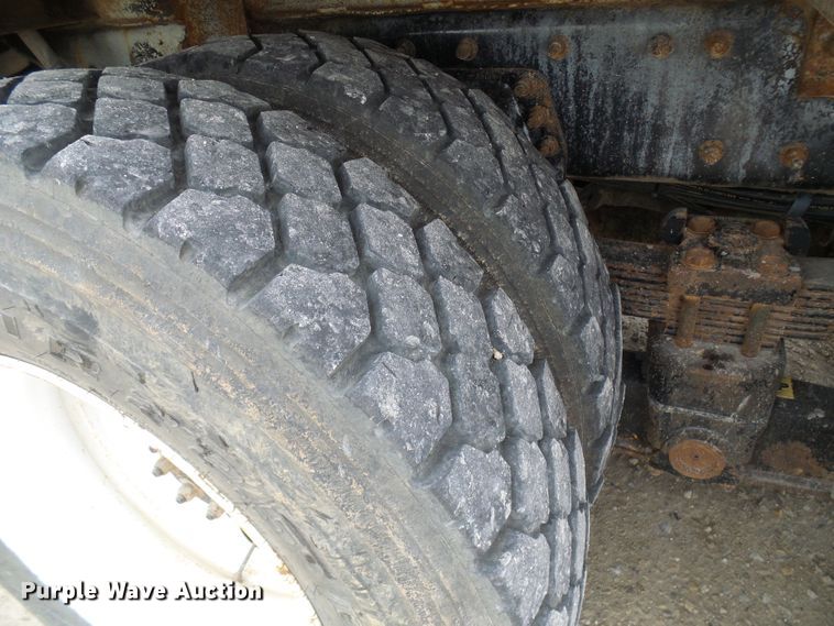 image for item DG2142 2006 International 7400  bucket truck