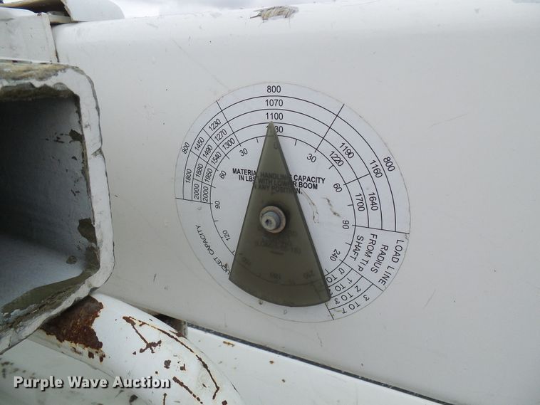 image for item DG2142 2006 International 7400  bucket truck