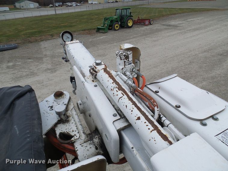 image for item DG2142 2006 International 7400  bucket truck