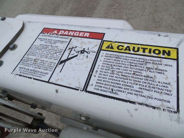 image for item DG2142 2006 International 7400  bucket truck