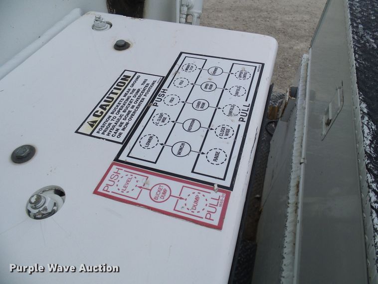 image for item DG2142 2006 International 7400  bucket truck