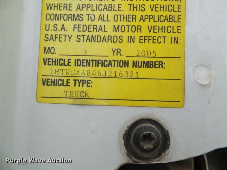 image for item DG2142 2006 International 7400  bucket truck