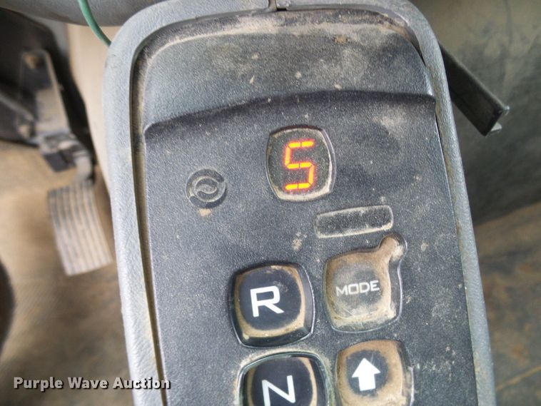 image for item DG2142 2006 International 7400  bucket truck