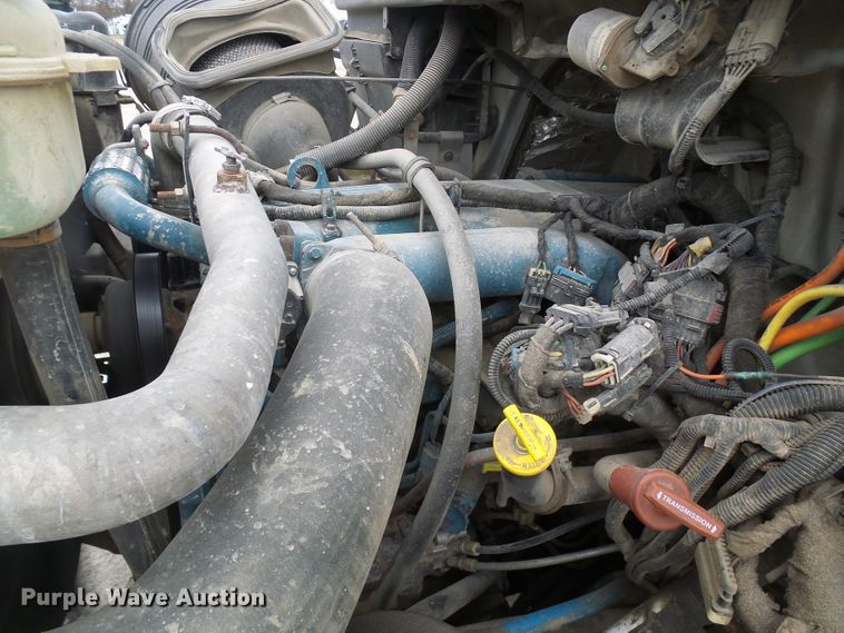 image for item DG2142 2006 International 7400  bucket truck