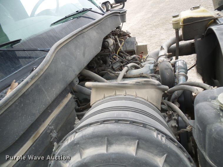 image for item DG2142 2006 International 7400  bucket truck