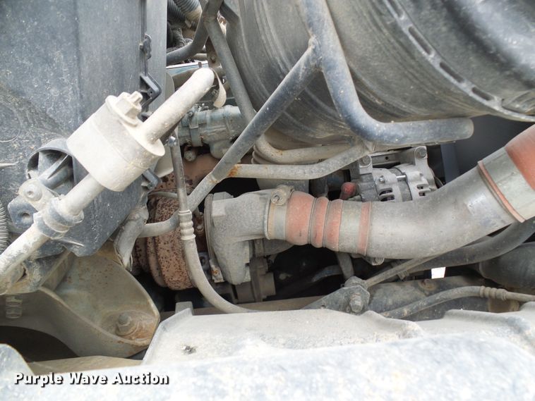 image for item DG2142 2006 International 7400  bucket truck