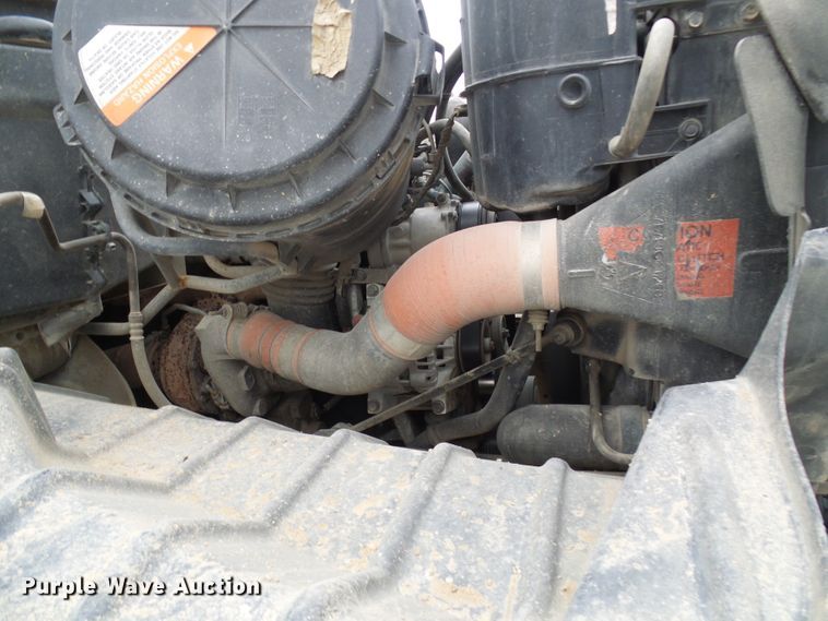 image for item DG2142 2006 International 7400  bucket truck