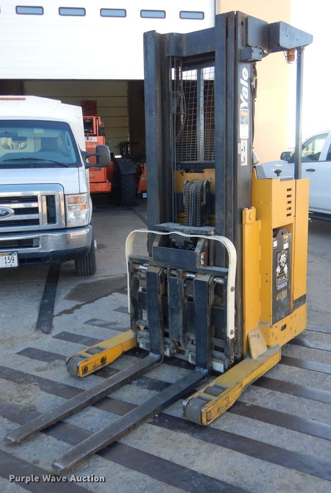 image for item DG4672 Yale NR040A  forklift