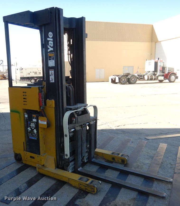image for item DG4672 Yale NR040A  forklift