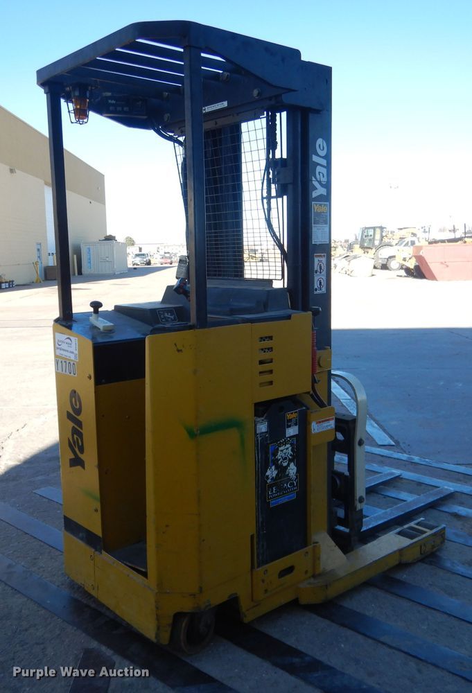 image for item DG4672 Yale NR040A  forklift