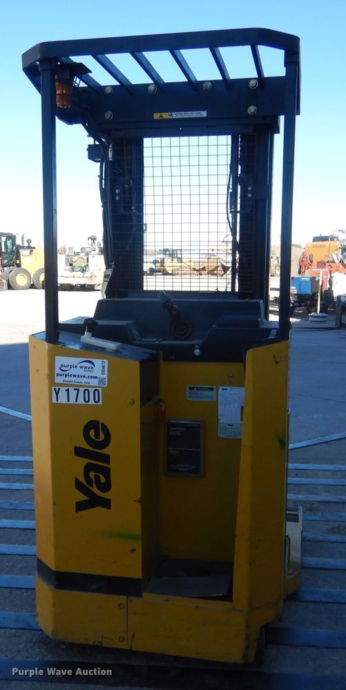image for item DG4672 Yale NR040A  forklift