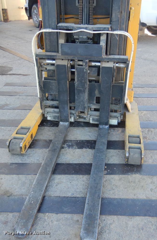 image for item DG4672 Yale NR040A  forklift