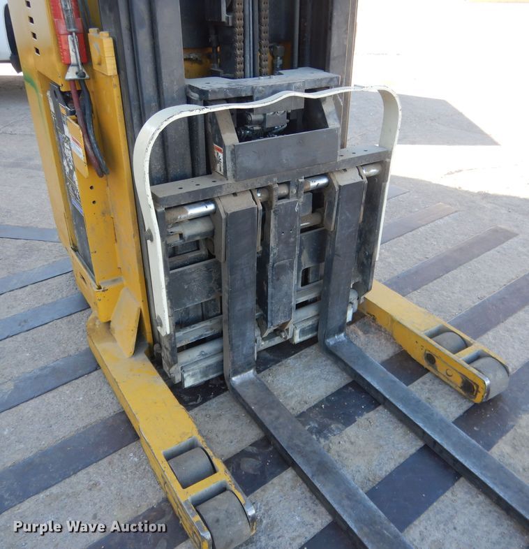 image for item DG4672 Yale NR040A  forklift