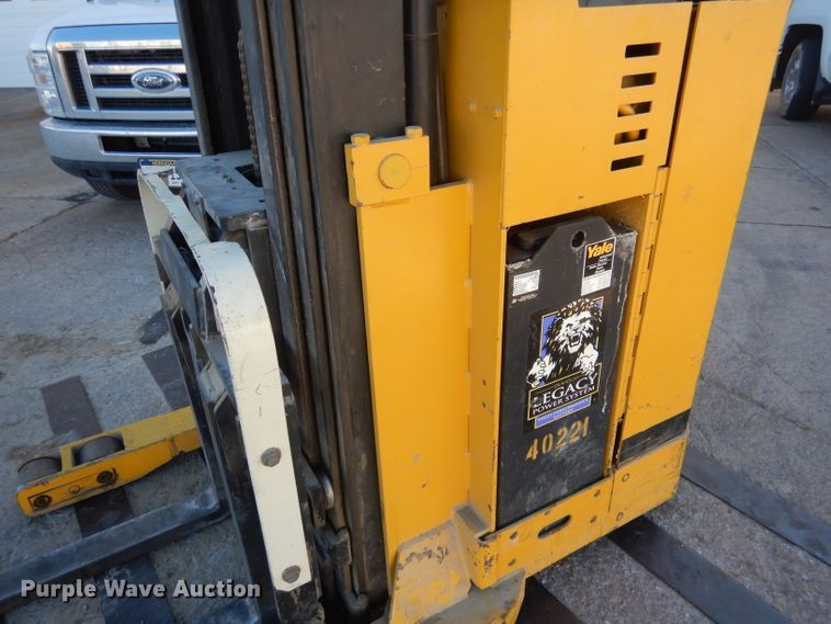 image for item DG4672 Yale NR040A  forklift
