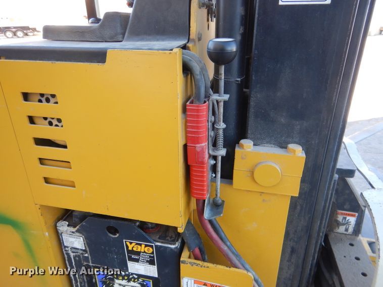 image for item DG4672 Yale NR040A  forklift