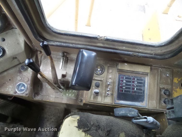 image for item DG8398 1987 Caterpillar 966D  wheel loader