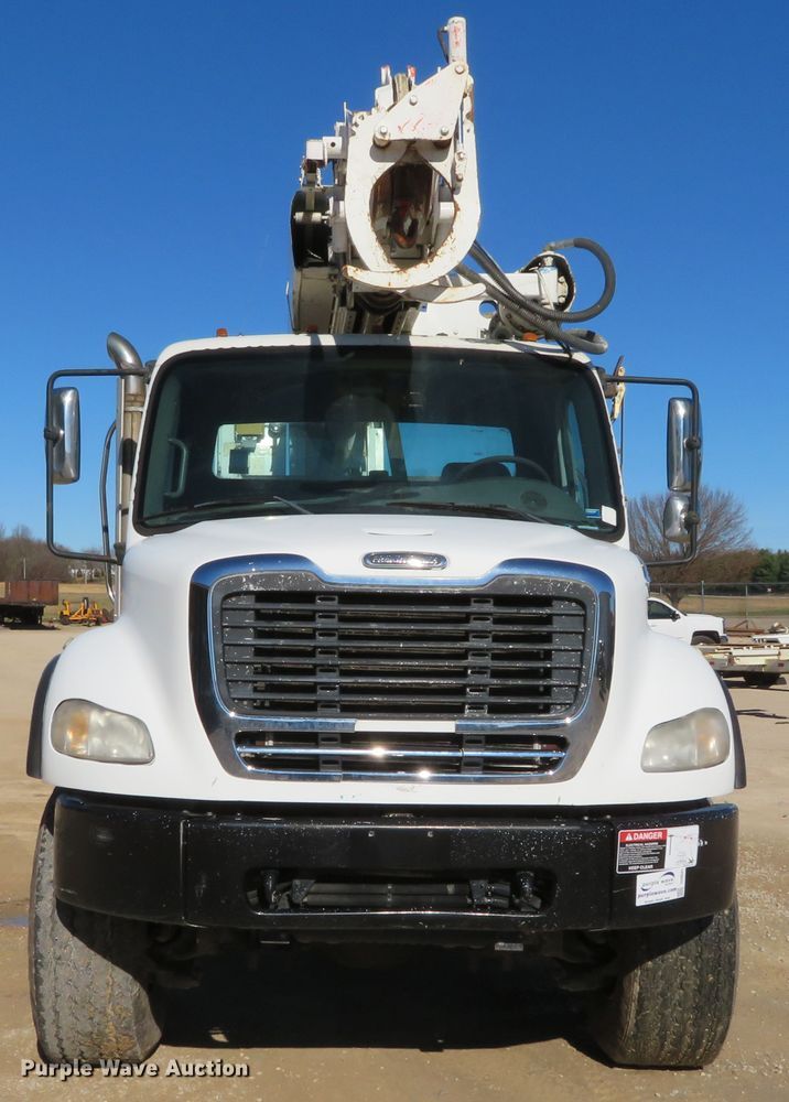 image for item DH0541 2006 Freightliner Business Class M2  digger derrick truck