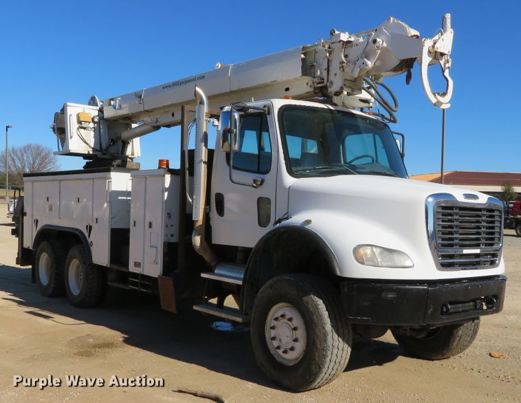 image for item DH0541 2006 Freightliner Business Class M2  digger derrick truck