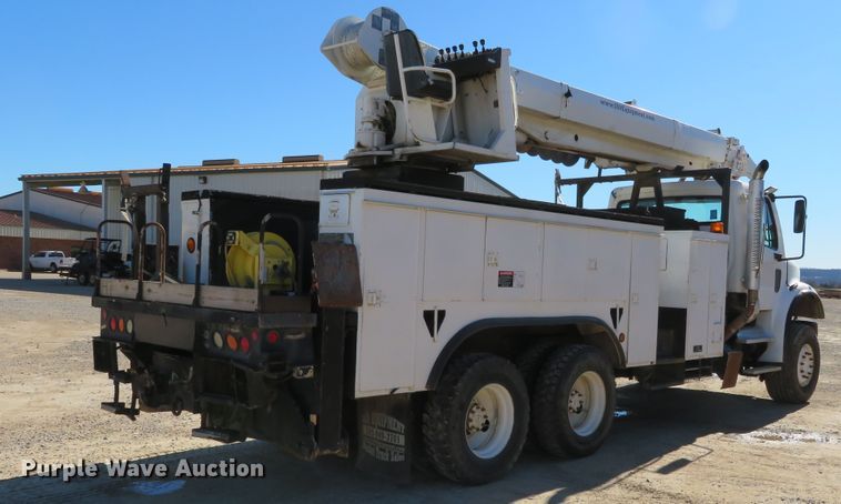 image for item DH0541 2006 Freightliner Business Class M2  digger derrick truck