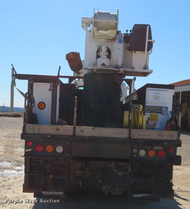 image for item DH0541 2006 Freightliner Business Class M2  digger derrick truck