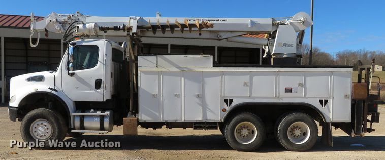 image for item DH0541 2006 Freightliner Business Class M2  digger derrick truck