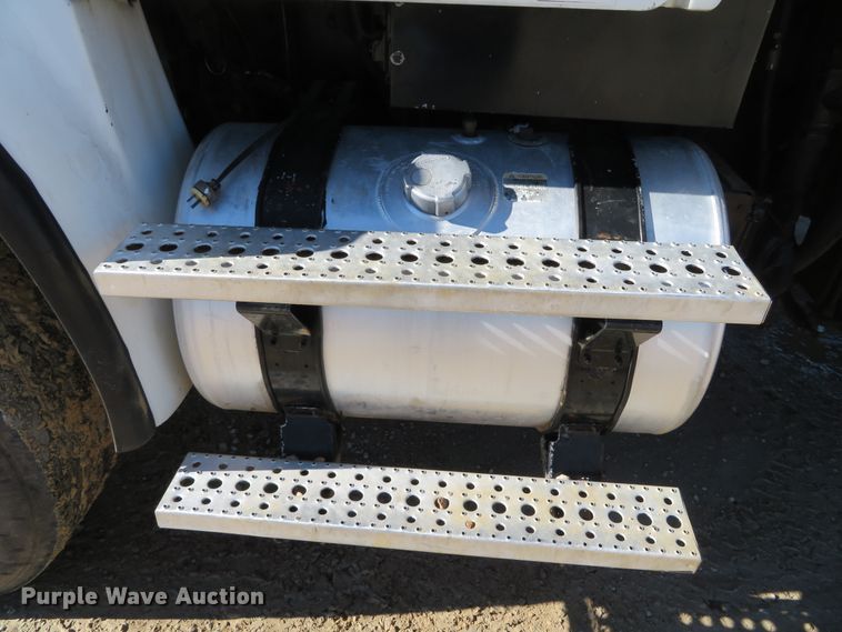 image for item DH0541 2006 Freightliner Business Class M2  digger derrick truck