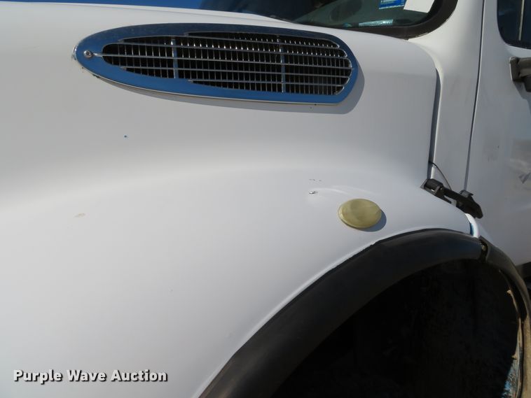 image for item DH0541 2006 Freightliner Business Class M2  digger derrick truck