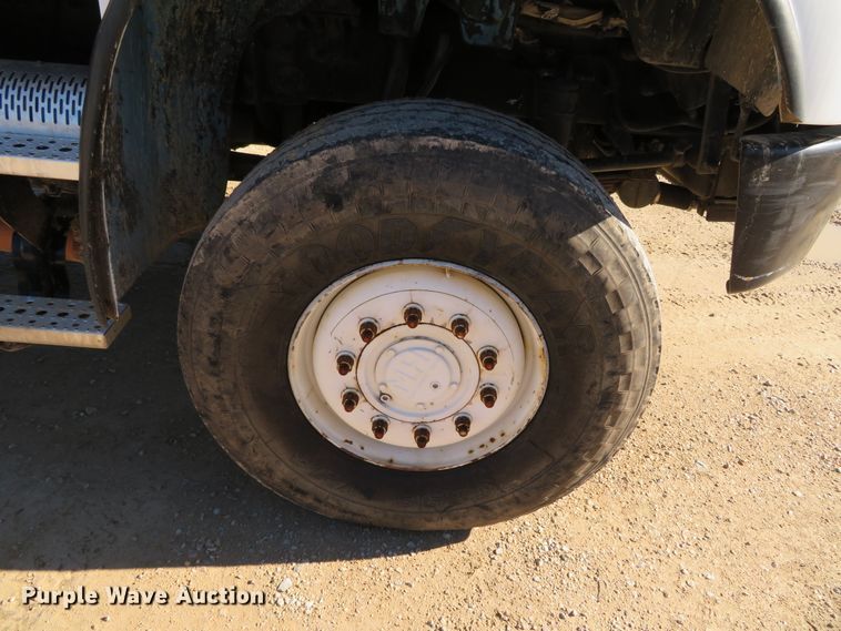 image for item DH0541 2006 Freightliner Business Class M2  digger derrick truck